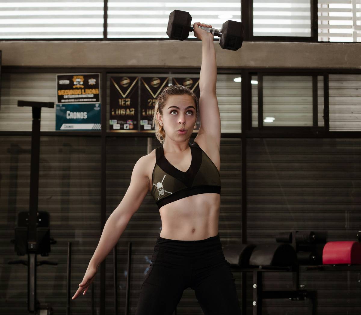 Infographic showing how women's metabolism declines after age 30 due to muscle loss and hormonal changes